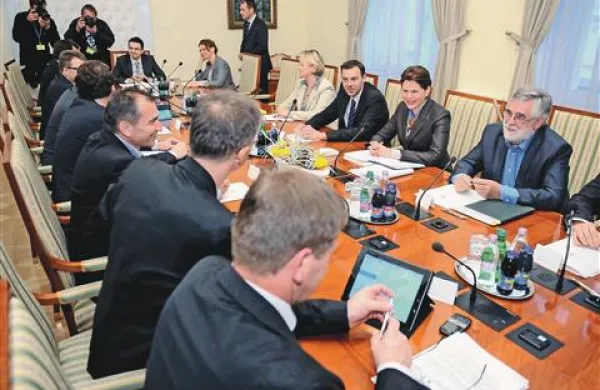 Nedeljsko iskanje kompromisa  o fiskalnem pravilu  