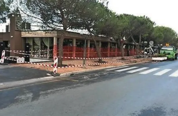 Na pločniku v Portorožu, od gostinskega lokala Cacao do gostinskega lokala Lido bar, odstranjujejo grbine, zatem ga bodo na novo preplastili
