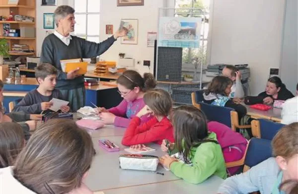 Na svetovni dan knjige so v ilirskobistriški knjižnici Makse Samsa povabili na obisk kar vse učence in učitelje OŠ Podgora  iz Kuteževega. Predstavili so jim dejavnost ustanove in knjižno bogastvo, ki ga hrani knjižnica v svojem knjižnem fondu.