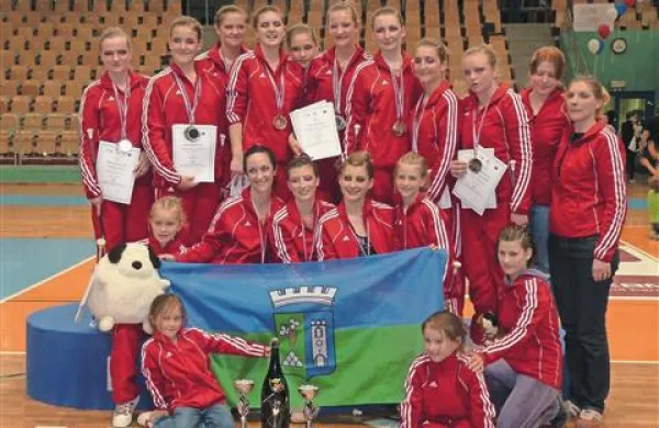 Tudi briška dekleta so si s prebojem skozi sito predtekmovanja v januarju in polfinala v marcu prislužila udeležbo na finalu Državnega prvenstva v twirlingu v Mariboru