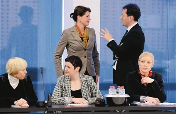 Alenka Bratušek je včeraj koaliciji in javnosti predstavila načrt stabiliziranja države 