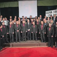 Z Vogrini so na koncu, pod vodstvom Barbare Šinigoj,   skupaj zapeli še pevci, ki so nekoč peli v zboru, pridružili pa so se jim tudi moški pevci moškega  zbora iz Kamnika   