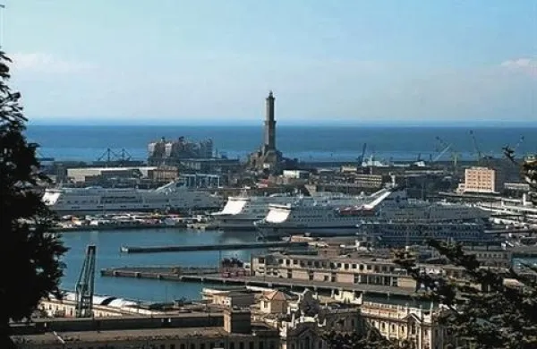 V nesreči v italijanskem pristanišču Genova so ponoči umrli najmanj trije ljudje