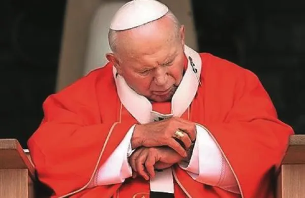 V Rimu pridržali lažnega papeža