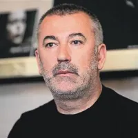 Ivica Buljan: “Predstavo gledamo iz perspektive sanjača, ki ponovno piše zgodbo svoje družine in slovenske manjšine na avstrijskem Koroškem.” 