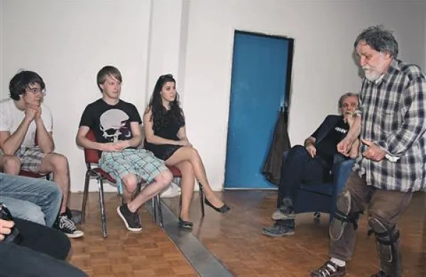 Uporniške besedne puščice borcev UPB v prid nevladnemu polju so prisilile v premislek