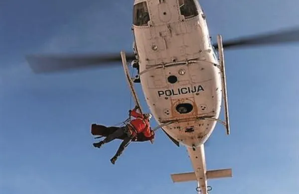 Policisti svetujejo previdnost pri hoji v gore. 