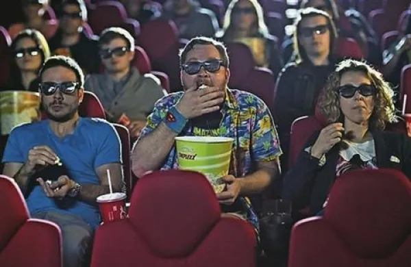 Domen Čuden je posebnež, ki živi in raziskuje v prenovljenih Cineplexx kinematografih, svoja videnja in doživetja pa vidite skozi zgodbe Življenje v kinu. Cineplexx - Več kot kino  Spremljajte jih na www.cineplexx.si ali FB.