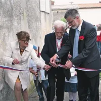 Tako so šolo odprli tovarišica Irena Tratnik Dosso, Toni Gašperič in župan Danijel Božič
