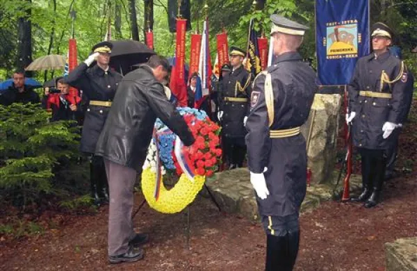 Predsednik Borut Pahor je položil venec k spomeniku tigrovcem