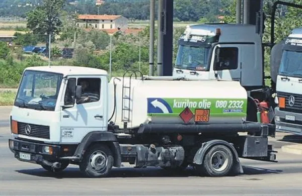 Je že res, da je kurilno olje pri sosedih nekaj cenejše, vendar ga je zaradi trošarin in ostalih dajatev skoraj nemogoče uvoziti