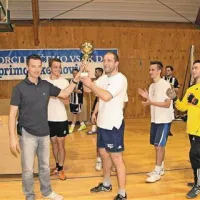 Superpokal za zmago med primorskimi članskimi rekreativnimi ekipami je dvignilo  posoško moštvo Šola vožnje Pob