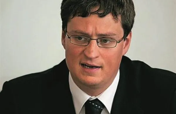 Gradbena inšpekcija bo morala popustiti vsaj pri bazenu, za katerega  ni potrebno gradbeno dovoljenje