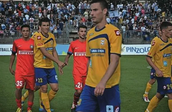 Slovenski nogometni prvoligaš Koper in italijanski prvoligaš Catania sta sklenila dogovor o prestopu 18-letnega obetavnega slovenskega nogometaša Maksa Barišića, ki je v Italiji doslej igral kot posojen igralec