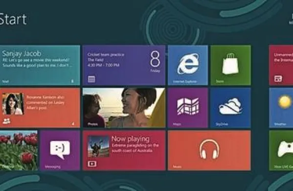 Ameriški proizvajalec programske opreme Microsoft bo nadgradnjo za operacijski sistem Windows 8 ponudil brezplačno,