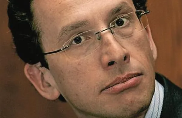 Nekdanji kulturni minister Žiga Turk je minuli teden zaprosil za nadomestilo ministrske plače, ker na fakulteti za gradbeništvo in geodezijo, na kateri je bil pred nastopom ministrske funkcije zaposlen, niso vzeli nazaj v službo
