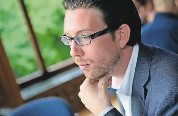Že prihodnji teden bo vileniški festival v Cankarjevem domu v okviru predstavitve antologije gostil vileniško nagrajenko 1999 Erico Pedretti ter lirika, prevajalca, glasbenika in rapperja Raphaela Urweiderja (na fotografiji). Dogodek bo v torek ob 19.30