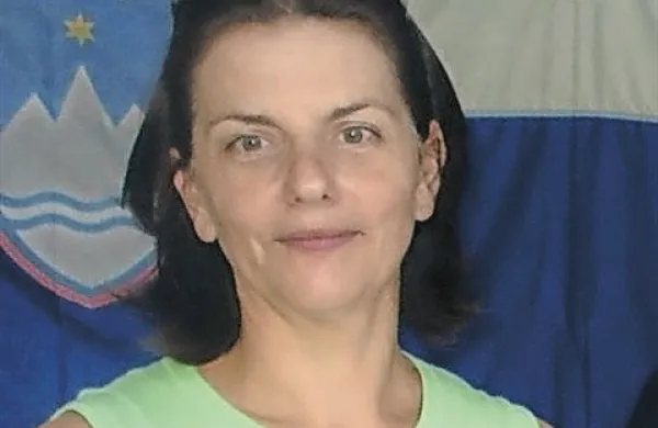  Jasmina  Šuler Galos, lektorica slovenskega jezika na varšavski univerzi in prevajalka: “Olga Tokarczuk je bila tudi med prvimi poljskimi ustvarjalci ki so se vrnili k predmodernistični zanimivi zgodbi in realistični pripovedni tehniki, zato so jo