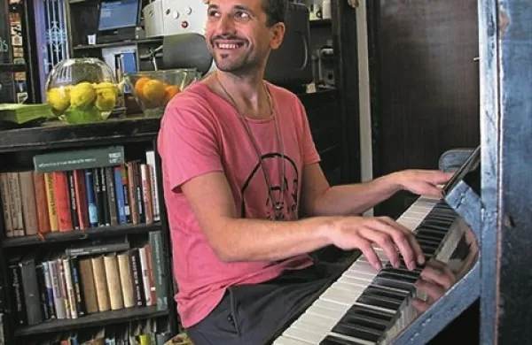 DJ Valentino Kanzyani