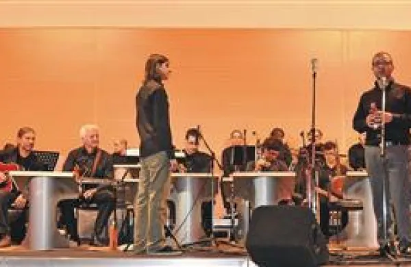 Big band Nova in tubist Goran Krmac na koncertu v Bukovici 