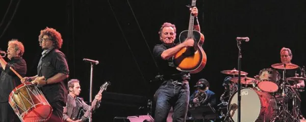 Eksplozivni Bruce Springsteen in njegov spremljevalni E Street Band se po manj kakor letu vračata k našim zahodnim sosedom