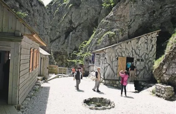 Bolnica Franja, naša največja zgodba humanosti, je že dlje časa ujeta v nečastne vsakdanje prepire