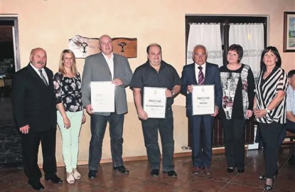 Območna obrtno-podjetniška zbornica Koper je nagradila svoje člane s priznanji za deset, 20, 30, 40 in 50 let dejavnosti