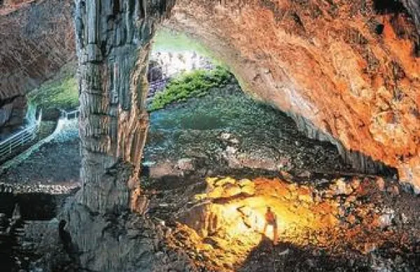 Najstarejšo turistično jamo v Evropi, ki so jo prvi turisti obiskali že leta 1633, so po prenovi infrastrukture pred petdesetimi leti ponovno odprli za turistični obisk