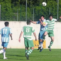 Zračni dvoboj med tokrat manj razpoloženim Filippom Zovattom (desno) in domačim kapetanom Janom Pečnikom