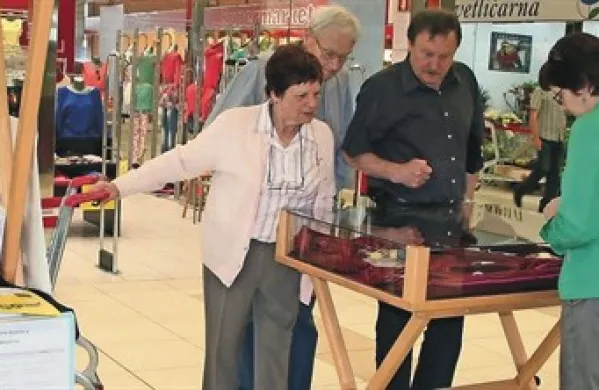  Izjemno lepi izdelki so vzbujali zanimanje in občudovanje številnih mimoidočih