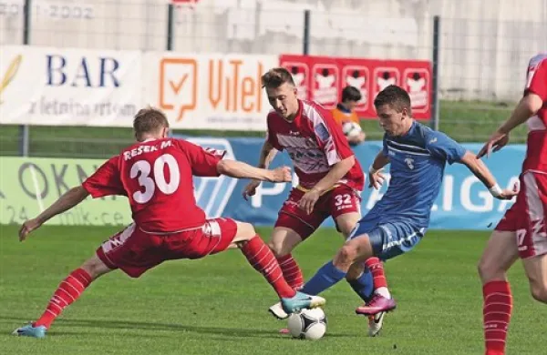 Dejan Žigon (v modrem dresu) bo v preostalih dveh krogih lovil strelsko lovoriko 