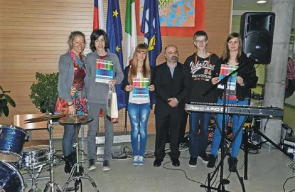 Na državnem tekmovanju iz znanja italijanščine na osnovni ravni za srednješolce so  prva tri mesta zasedli dijaki  Gimnazije Nova Gorica