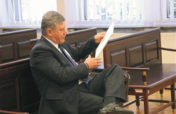 Na novogoriškem okrožnem sodišču se je danes nadaljevalo sojenje nekdanjemu predsedniku uprave Primorja Dušanu Črnigoju zaradi domnevno spornega nakupa delnic Stavbenika leta 2001