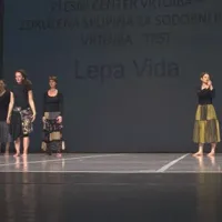 Navdušujoča presenečenja je pripravila združena plesna skupina odraslih plesalk iz Šempetra in Trsta z odlično uprizoritvijo lepe Vide