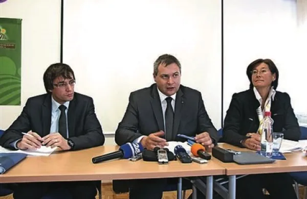Minister za kmetijstvo in okolje Dejan Židan se z državnima sekretarkama Andrejo Jerino in Tanjo Strniša danes mudi na Primorskem
