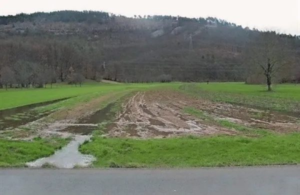 Ob zadnjem večjem deževju so vodotoki v Vremski dolini poplavili polja in njive, kar je na površje  prineslo tudi sledi fekalij iz slabo vzdrževanih  greznic