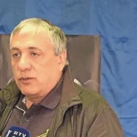 Predstavo je režiral Egon Savin,  podpisan tudi pod priredbo in izbor glasbe. Savin  sodi med vidnejša imena srbske gledališke režije. Za seboj ima več kot 70 režij klasičnih in sodobnih dramskih del. 