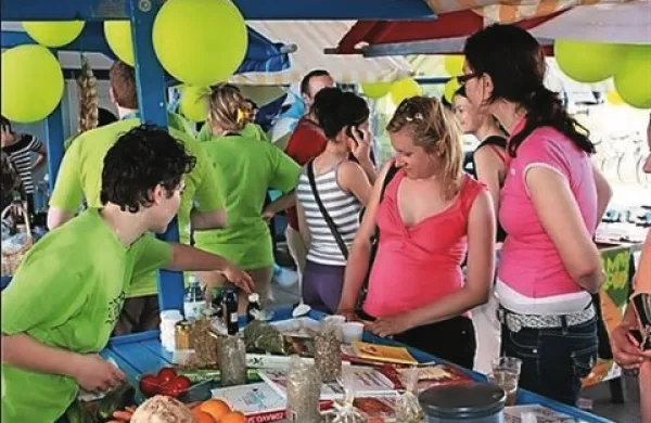 Študentska organizacija Univerze na Primorskem  popoldne v središču Kopra prireja tradicionalno, že deveto Zdravo ŠOUP tržnico