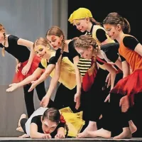 Edina fotografija, ki je “ušla” iz cirkusa pred nedeljsko premiero, razkriva,  da naslovnih  copatk v njem  sploh nimajo