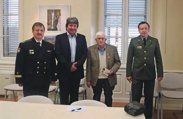 Ob podelitvi priznanja: Mihail Glagazin,  Davorin Terčon, Ludvik Plut in Anton Momatjuk