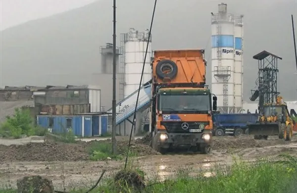 Če že betonarne še zmerja ne bodo odstranili, bo vsa prostor ob njej kmalu bolj prijazen neposrednim sosedom 