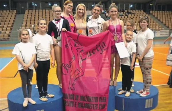 Na aprilskem državnem prvenstvu v twirling športu so prvič nastopila tudi dekleta iz Twirling in mažoretnega kluba Lucija