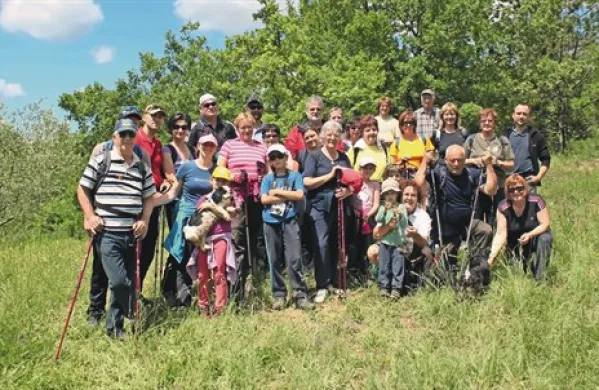Lepa sončna sobota je privabila številne ljubitelje narave in rekreacije na tradicionalni pohod v organizaciji Razvojnega društva Stena