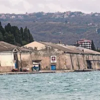 Skladi&scaron;ča soli v nekaj vrsticah?