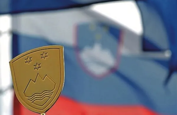 Evropska komisija v sredo po pričakovanjih ne bo predlagala postopka proti Sloveniji zaradi presežnih makroekonomskih neravnovesij, pravijo bruseljski viri