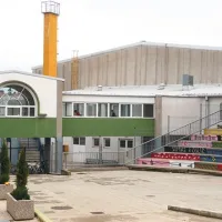 Dopoldne dvorano Livade (v ozadju)  uporabljajo učenci OŠ Livade, popoldne pa tudi društva in klubi