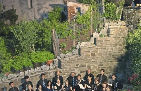 Z otvoritveno Pesmijo o taboru, ki jo bodo zapeli  Dornberški fantje, se bodo v petek začeli Glasbeni večeri   Tabor, ki letos slavijo 10-letnico delovanja