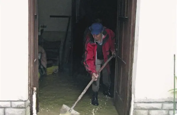 Spet je poplavilo hiši na samem v dolini pod Šlovrencem