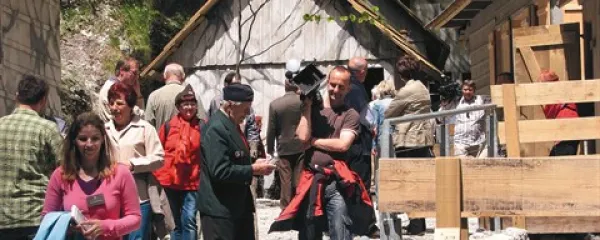 Goli in bosi v mesto vrednot