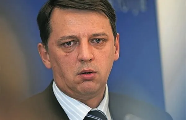 Na ljubljanskem okrajnem sodišču je danes zoper nekdanjega predsednika vlade Toneta Ropa potekal predobravnavni narok